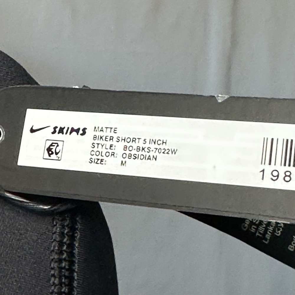 Nike Skims 5” Biker Short Medium - Picture 7 of 7